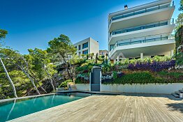 Neue Luxus Villa mit Gästevilla in 1. Meereslinie mit Meerzugang