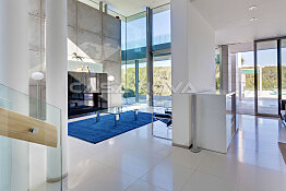 Luxus Immobilie Mallorca mit hohen Decken und lichtdurchfluteten Räumen