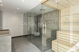 Stylishes Badezimmer mit Saunabereich 